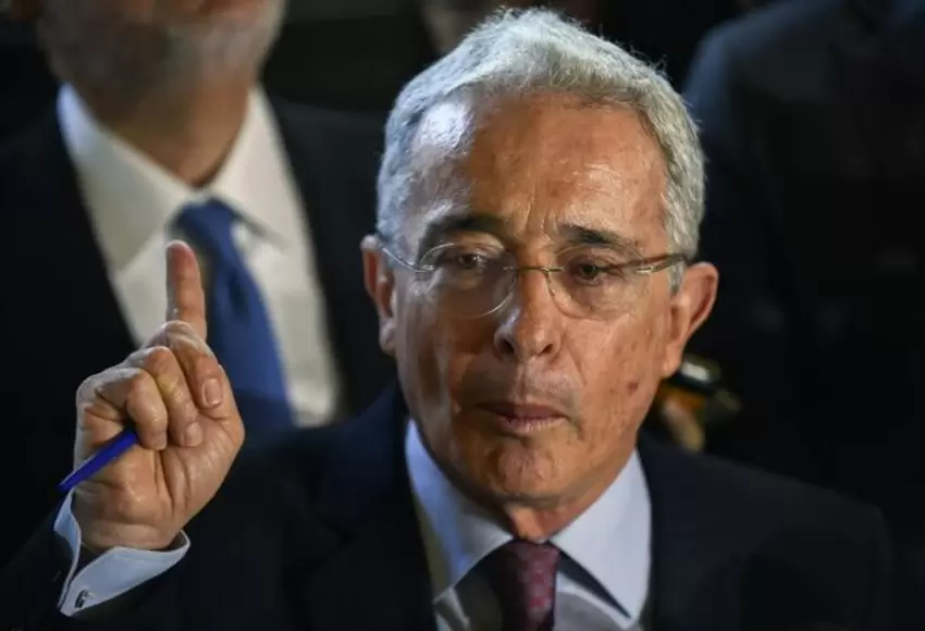 Uribe habla sobre la reforma a la saud